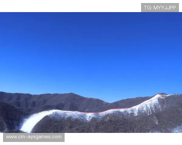滑雪者飞出太远差点上另一条赛道