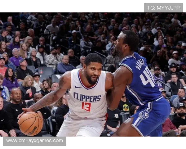 国王快攻推进，福克斯急停跳投收入囊中──速度与信任的篮球之旅