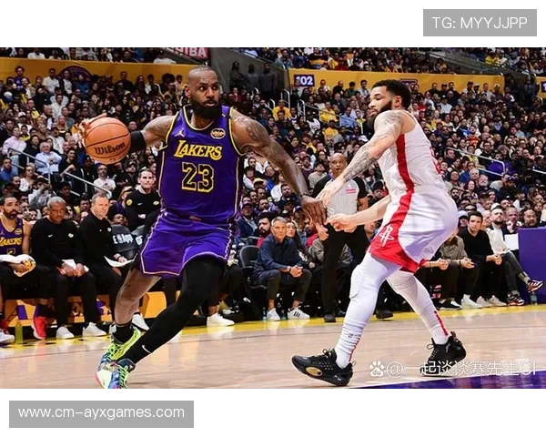 詹姆斯关键时刻头脑冷静,湖人完成绝地逆转